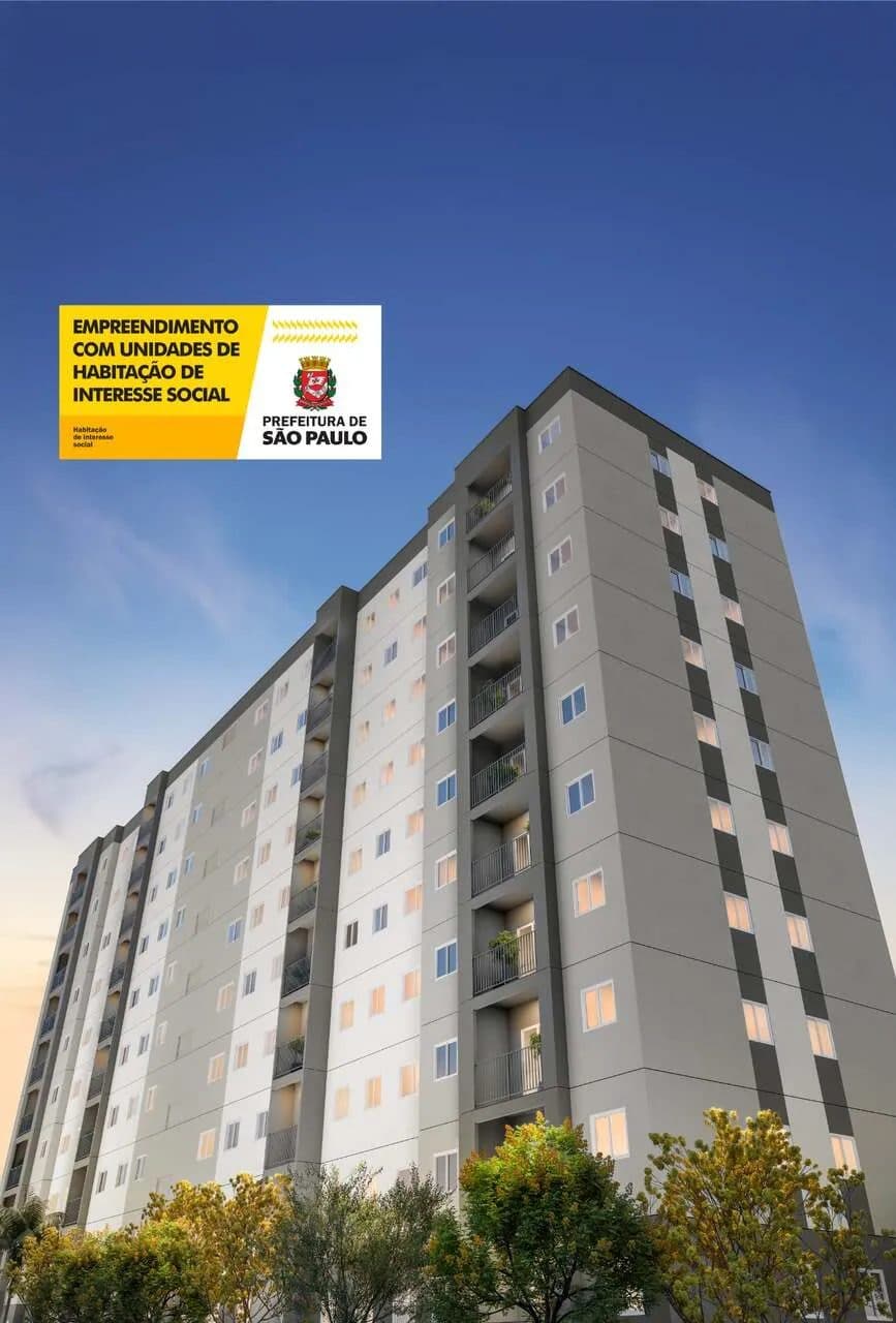 Vista externa da fachada do edifício residencial com varandas e janelas.